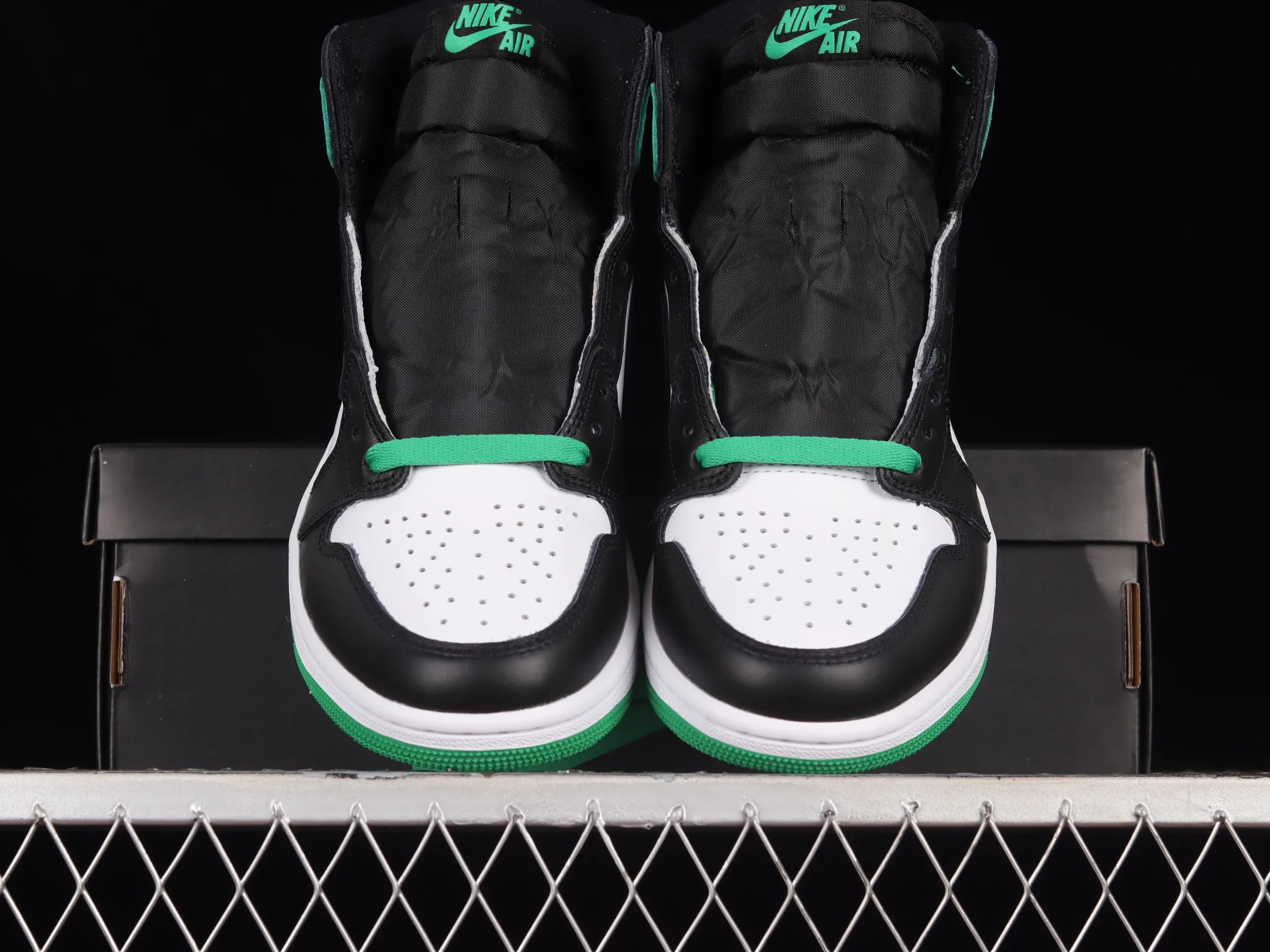 All Categories Air Jordan Jordan Series Basketball Shoes Air Jordan 1 High Made in Guangdong Pure Original Air Jordan 1 High OG "Lucky Green" AJ1 Joe 1 Celtics Black Green Toe DZ5485-031